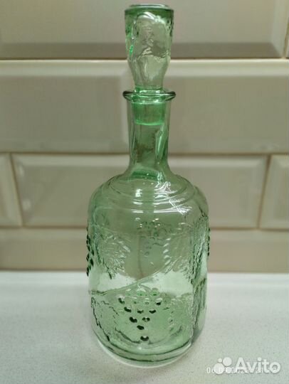 Графин цветное стекло СССР. Пробки на графины