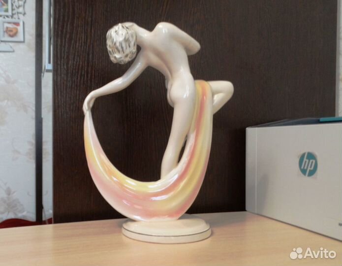 Антикварная статуэтка - Танцовщица с лентами