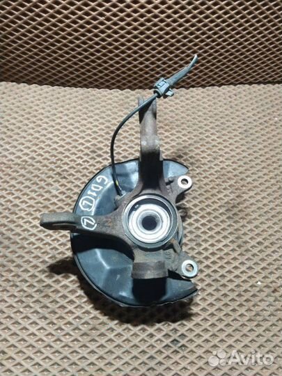 Кулак поворотный со ступицей передний левый Honda