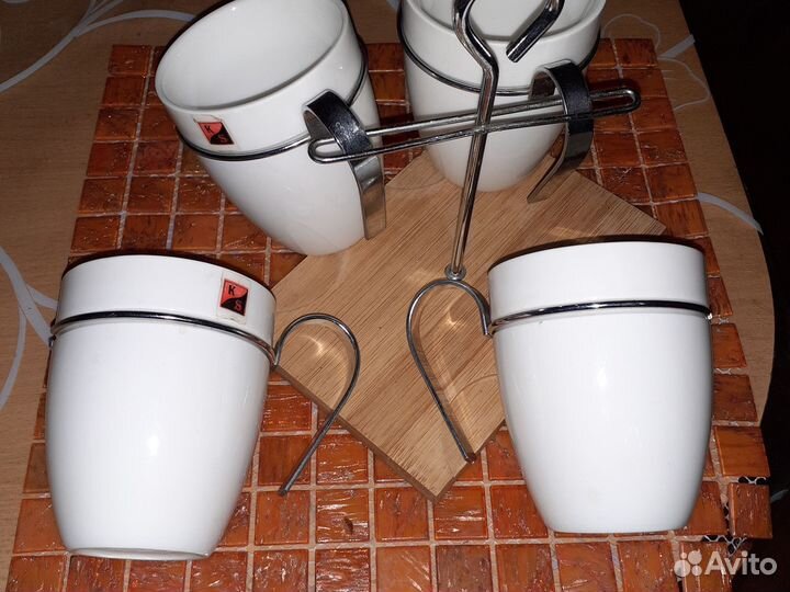 Чашки на подставке