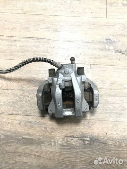 Суппорт тормозной задний левый Mercedes S 500