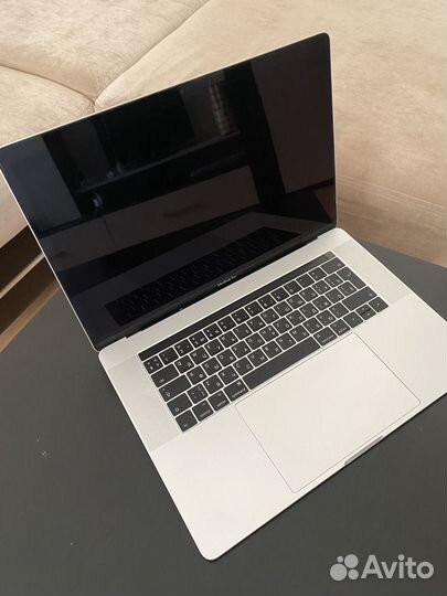 Macbook pro 15 2017 i7 16gb