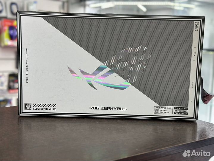 Asus ROG Zephyrus G14 R9/16GB/1TB/RX 6700S 8GB