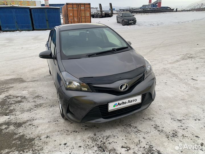 Toyota Vitz 1.0 CVT, 2015, 142 000 км