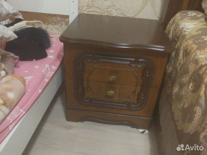 Продам тумбу и 2 тумбочки в хорошем состоянии