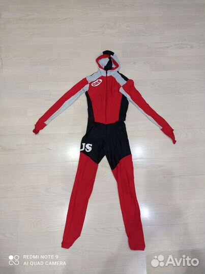 Конькобежный комбинезон