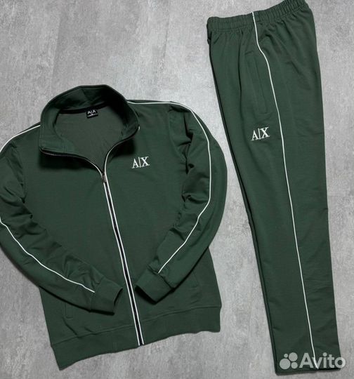 Костюмы для спорта Armani современные