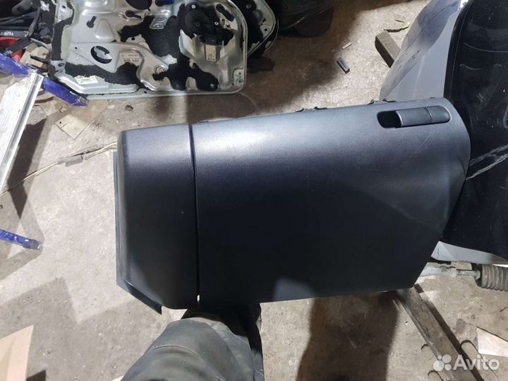 Бардачек mazda axela