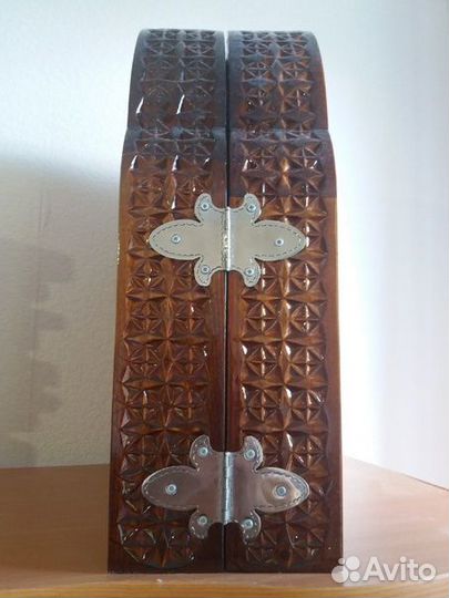 Резные иконы из дерева