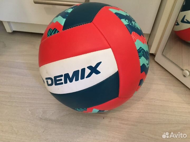 Волейбольный мяч