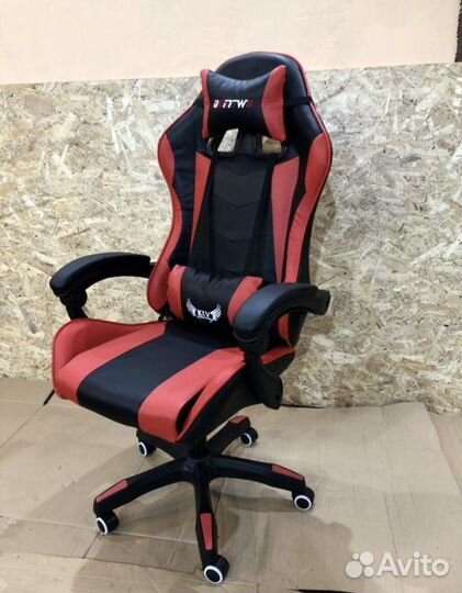 Компьютерное кресло геймерское с подножкой