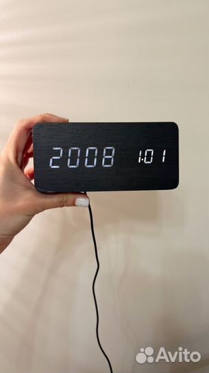 Электронные настольные часы