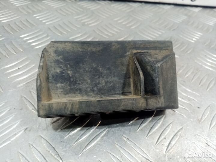 Б/У Кронштейн радиатора#002
