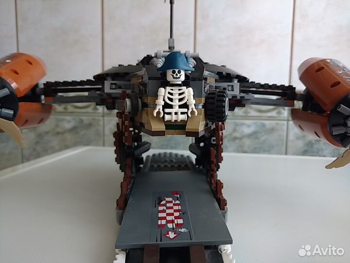 Пиратский воздушный корабль Lego