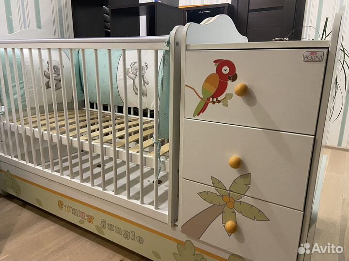 Детская кроватка с маятником