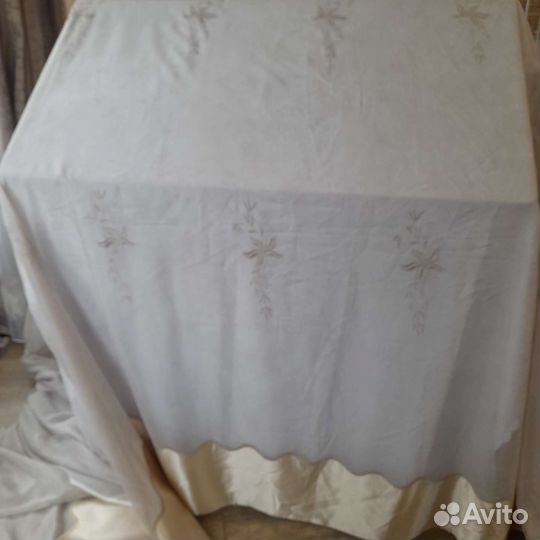 Тюль-вуаль с вышивкой с атласным низом. выс.280 см