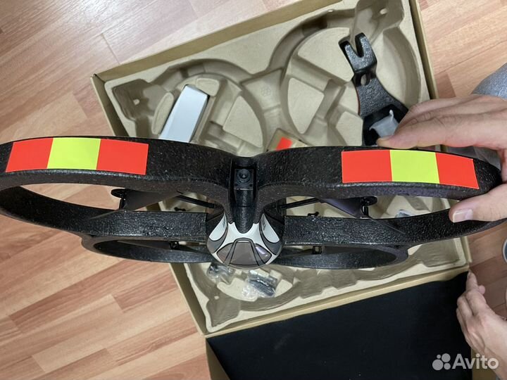 Квадрокоптер Parrot AR. Drone