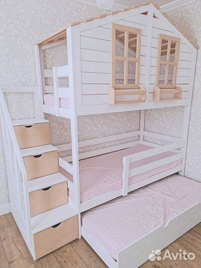 Детская двухъярусная кровать
