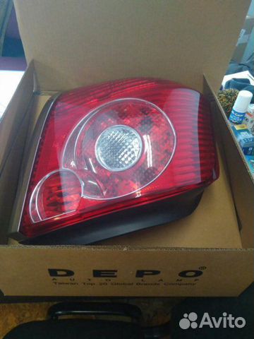 Задний левый фонарь Тойота Авенсис