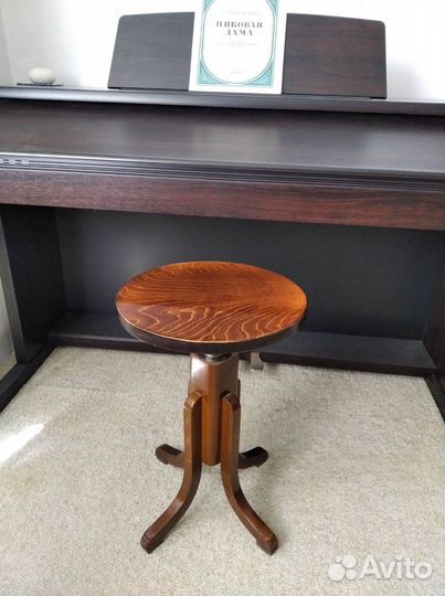 Табурет переменной высоты для пианино