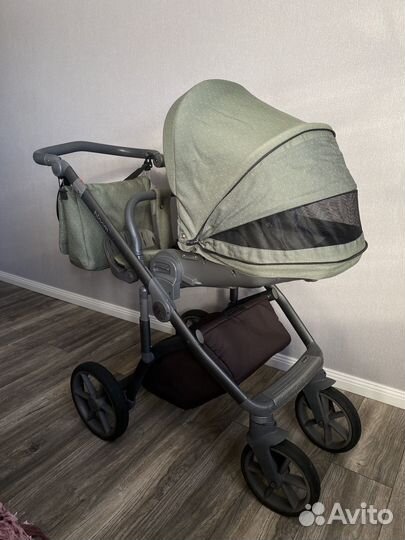 Коляска Roan Bloom Green Dots (комплектация 3 в 1)