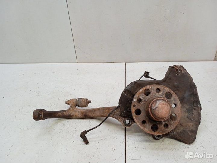 Кулак поворотный передний правый Mercedes-Benz