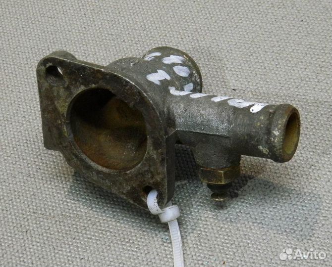 Фланец тройник охлаждения VW Jetta 1