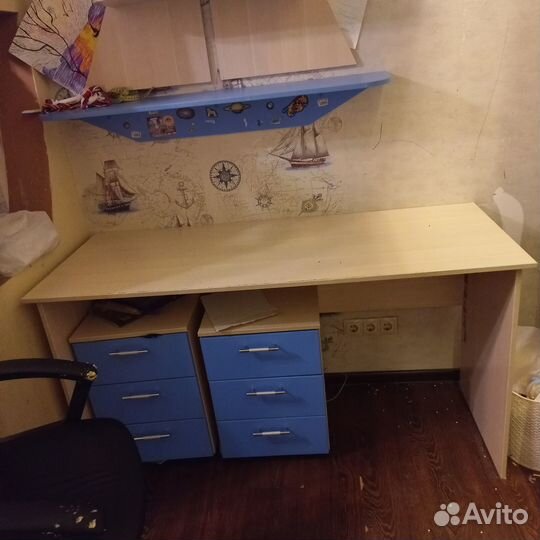 Письменный стол, полка