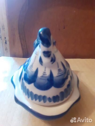 Блюдо с крышкой ввиде курицы,Гжель