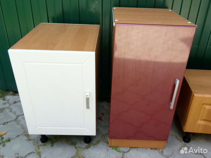 Тумбочка, навесной шкаф