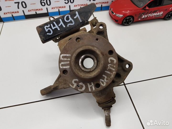 Кулак передний правый в сборе (Citroen C5)