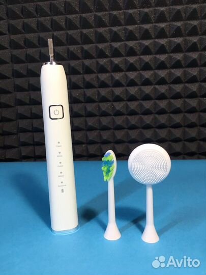 Электрическая зубная щетка новая