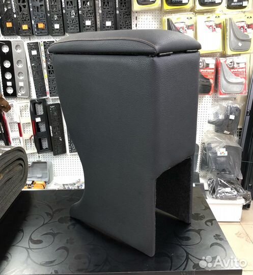 Подлокотник на Honda Stepwgn 2016г-выше