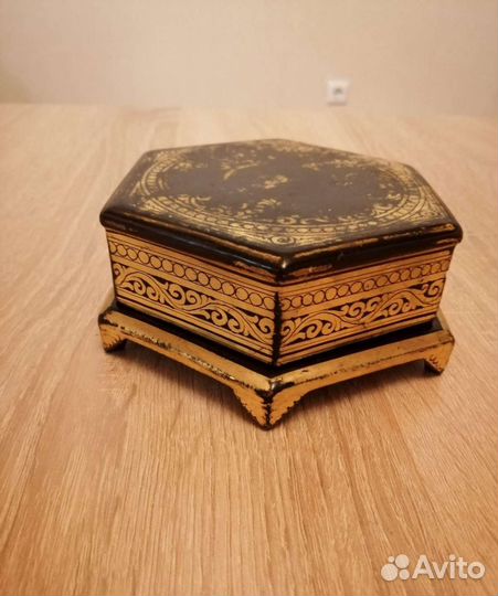 Старинная коробочка