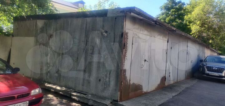 Гараж, > 30 м²