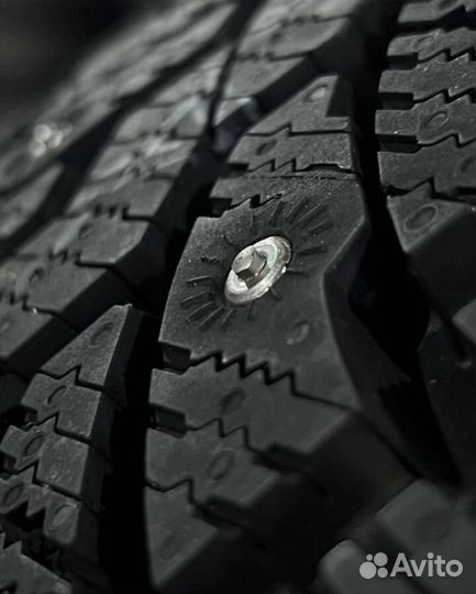 Pirelli Formula Ice 215/65 R16 98