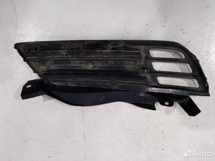 Решетка радиатора передняя левая Nissan Micra K12