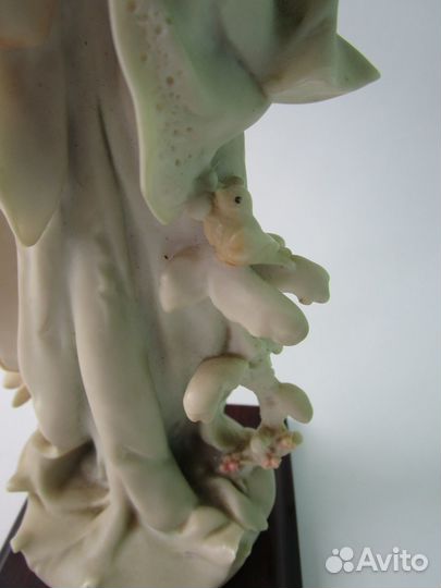 Статуэтка девушка С птицами серия времена года