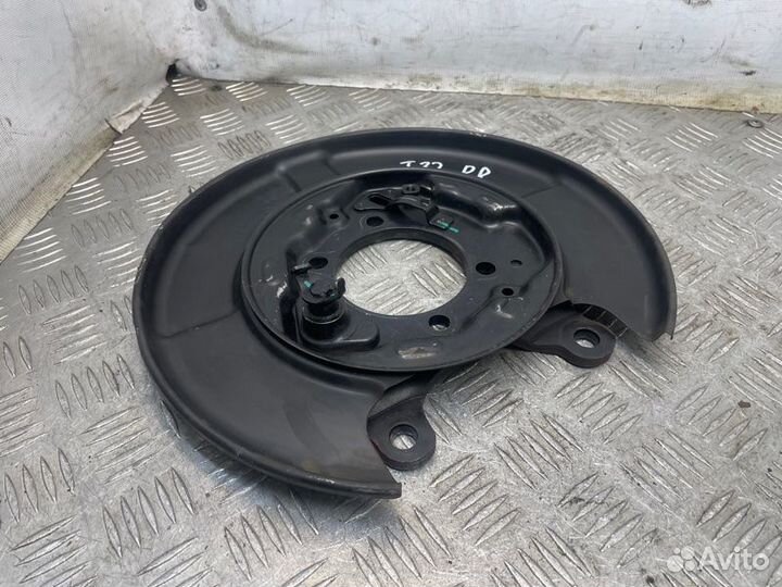 Щит опорный задний правый Nissan Qashqai J11