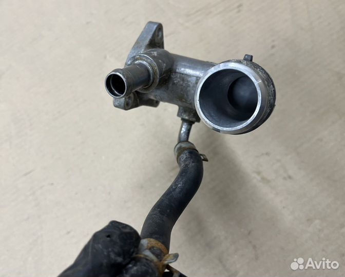 Тройник охлождения двигателя 2л G4NA Киа Серато 3