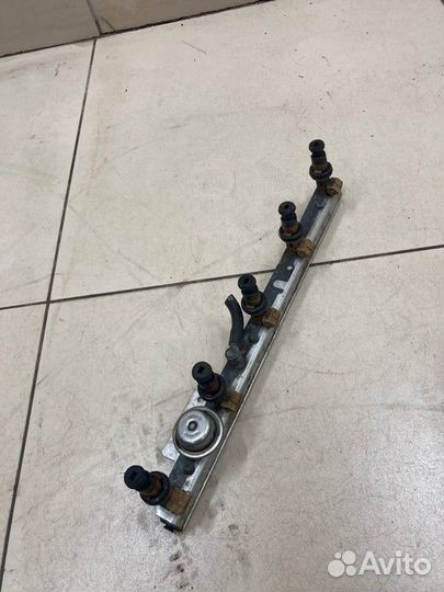 Рейка топливная (рампа) 2.4 Volvo S60, Volvo S80