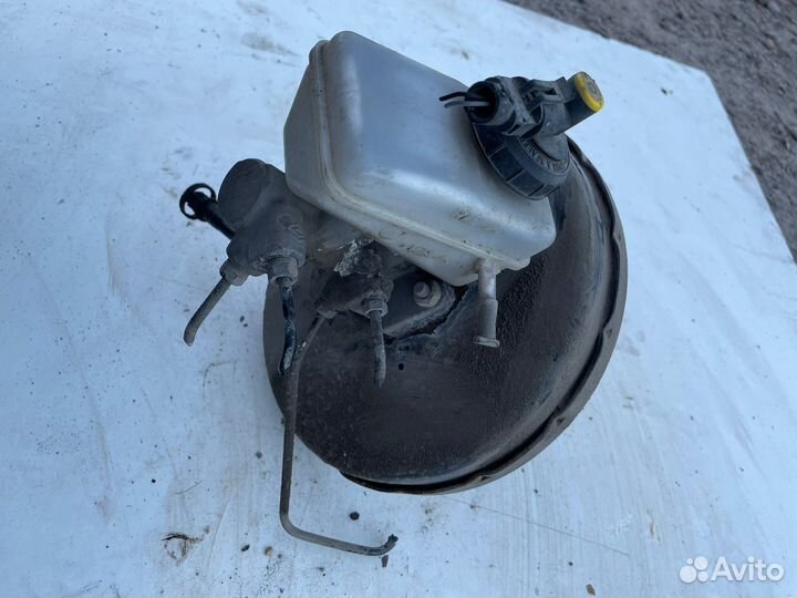 Главный тормозной цилиндр + вакуум renault logan