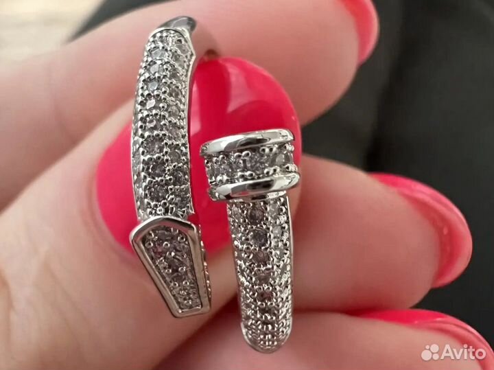 Новое кольцо-гвоздь с муассанитами Cartier style