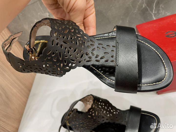 Сандали mascotte кожаные 35р
