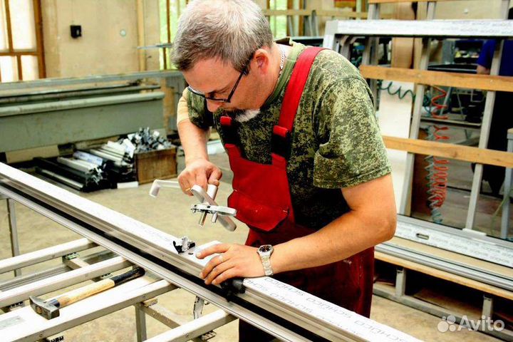 Сборщик алюминиевых конструкций