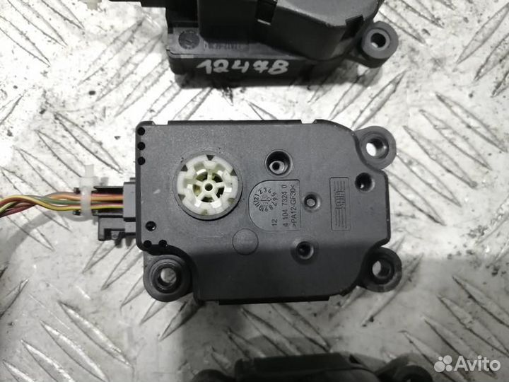 Моторчик заслонки отопителя Range Rover Sport 1