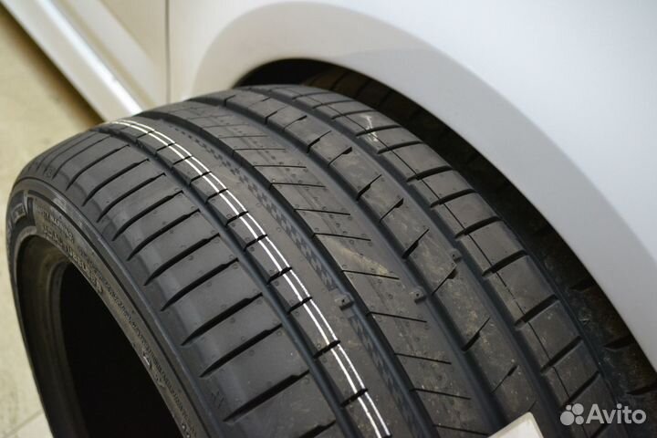Kumho Ecsta Sport S PS72 235/40 R18 и 255/35 R18 95Y