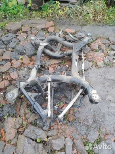 Задний подрамник Volkswagen Touareg