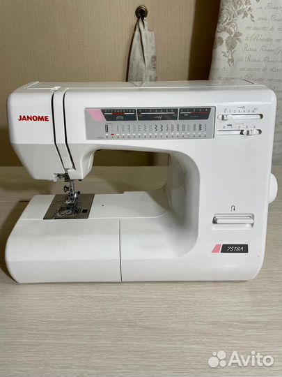 Швейная машина Janome 7518A