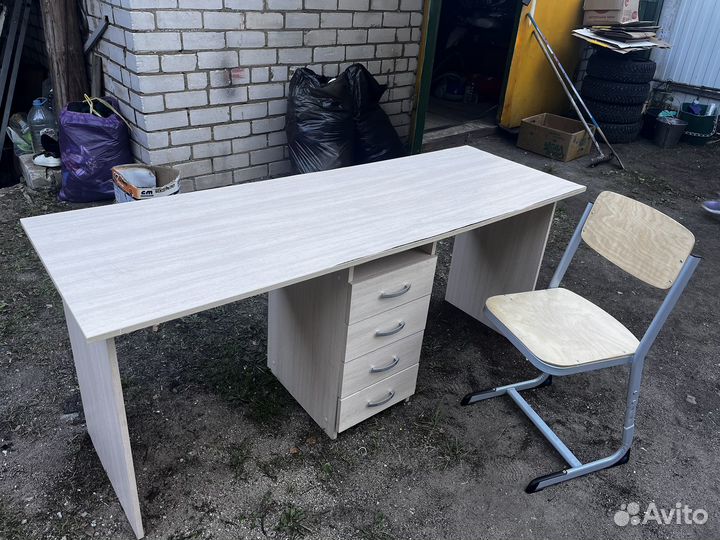 Письменный стол для школьника на двоих бу
